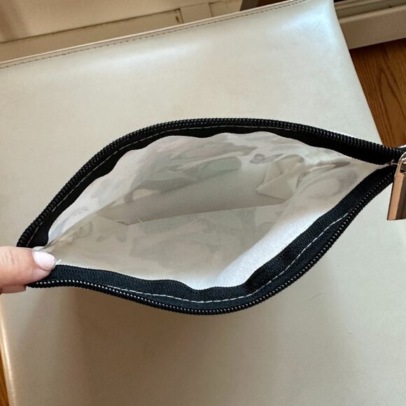 COSMETIC POUCH NEW IN PACKAGE - Picture 2 of 6